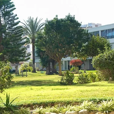 Bonito Y Amplio Piso En Con Piscina Benalmádena
